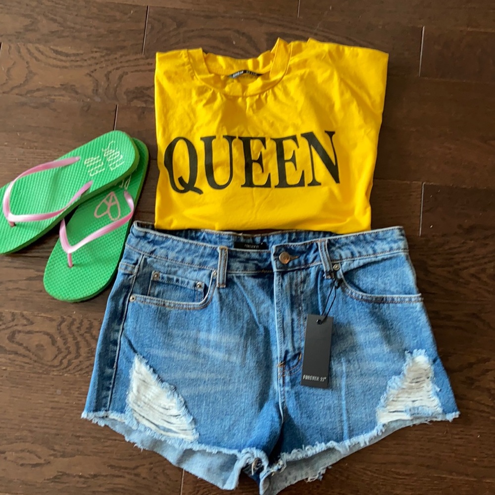 Forever 21 denim ripped shorts size 30